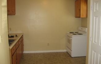 3 beds, 1 bath, 1,000 sqft, $700, Unit B