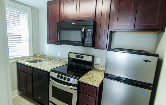 Studio, 1 bath, 404 sqft, $905, Unit BS-302
