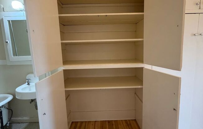 2 beds, 1 bath, 850 sqft, $1,795, Unit 308