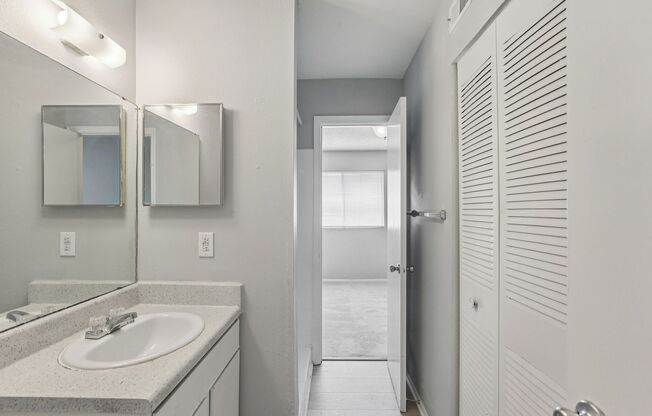 2 beds, 1.5 baths, 850 sqft, $1,490