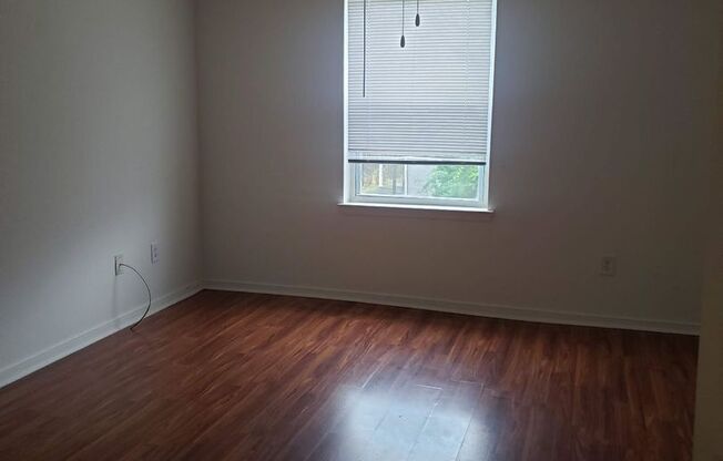 2 beds, 1 bath, $1,200