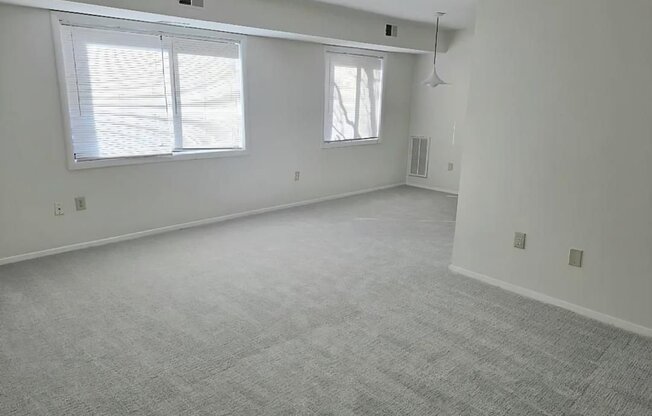3102 COMMONWEALTH AVE