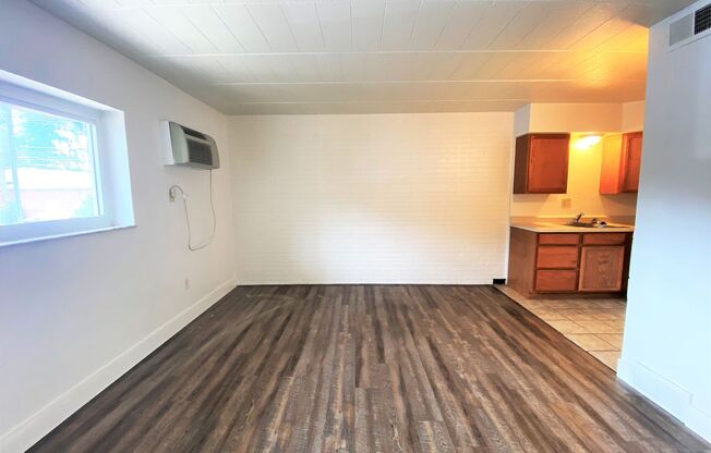 1 bed, 1 bath, $875, Unit 203