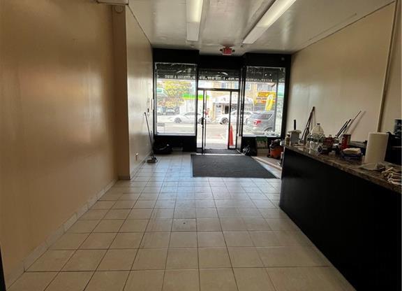 Studio, 1,900 sqft, $6,000