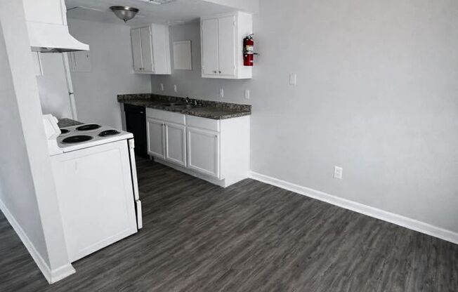 2 beds, 2 baths, 855 sqft, $1,000, Unit I4