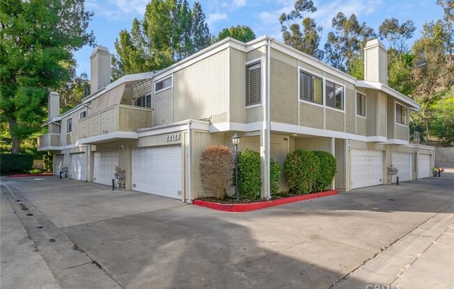 22127 BURBANK BLVD