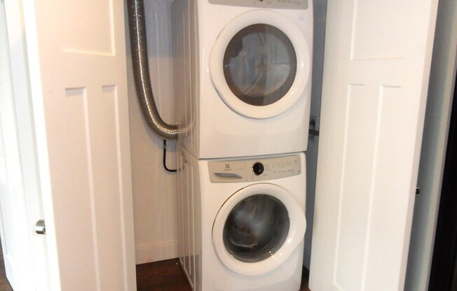 2 beds, 2 baths, 1,000 sqft, $3,300, Unit 4