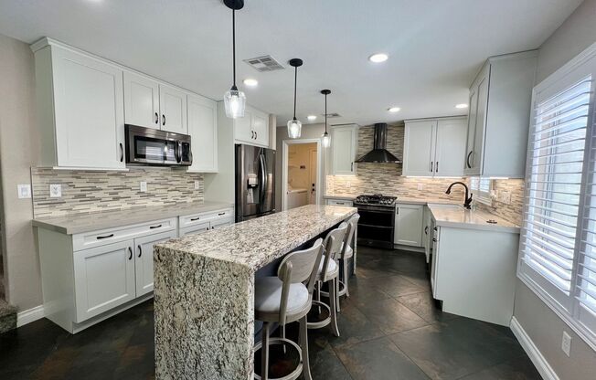 BEAUTIFUL 4BEDROOM 2.5BATH
