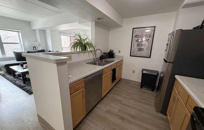 2 beds, 1 bath, 900 sqft, $1,700, Unit 304