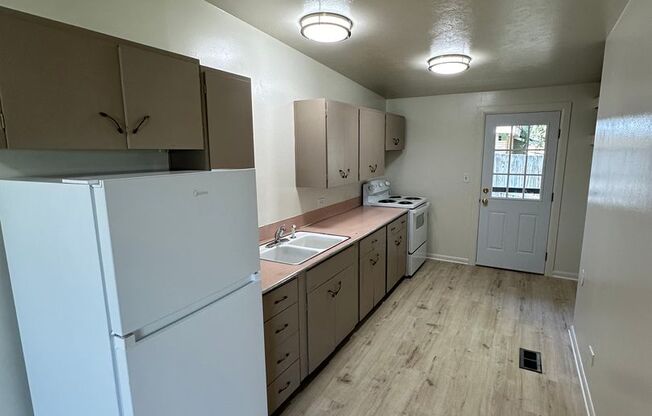 1 bed, 1 bath, 640 sqft, $745, Unit 849