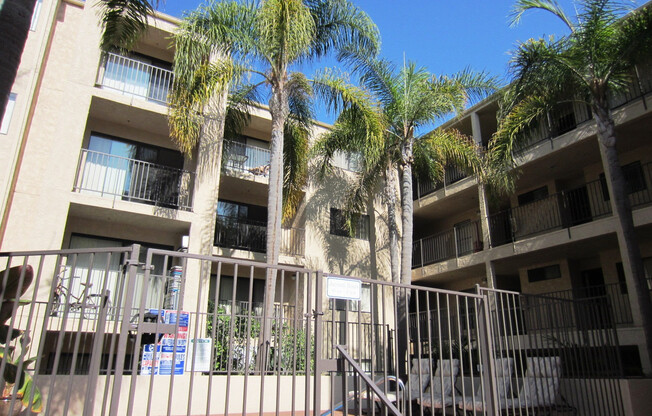2 beds, 1 bath, 830 sqft, $2,550, Unit 419