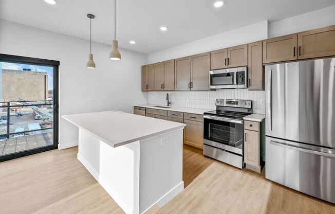 2 beds, 2 baths, 960 sqft, $2,250, Unit 514