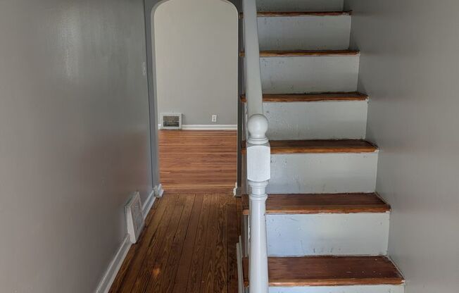 3 beds, 1 bath, $1,095