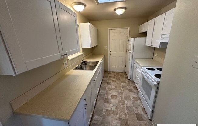 Huge House Near City Park, Great Layout