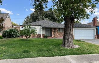 2-bedroom bungalow located in desirable La Loma neighborhood!