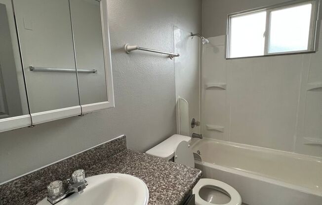 2 beds, 1 bath, 682 sqft, $1,375, Unit 12