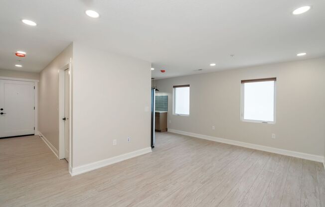 2 beds, 1 bath, $1,525, Unit # 101