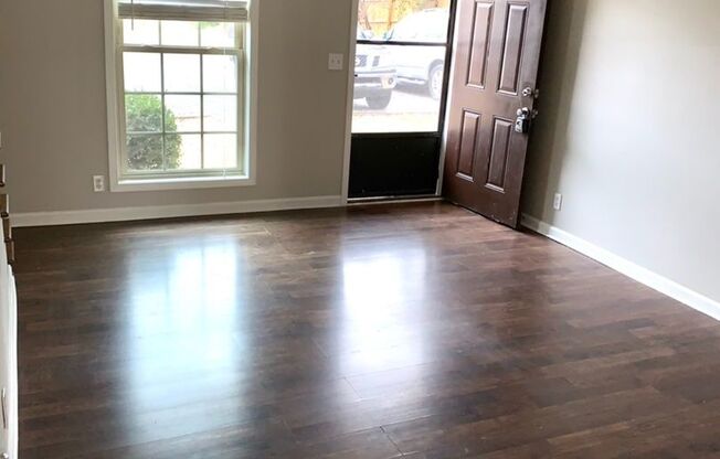 Inglewood 2 BR 1.5 Bath duplex available Oct 17! $1250/mo!