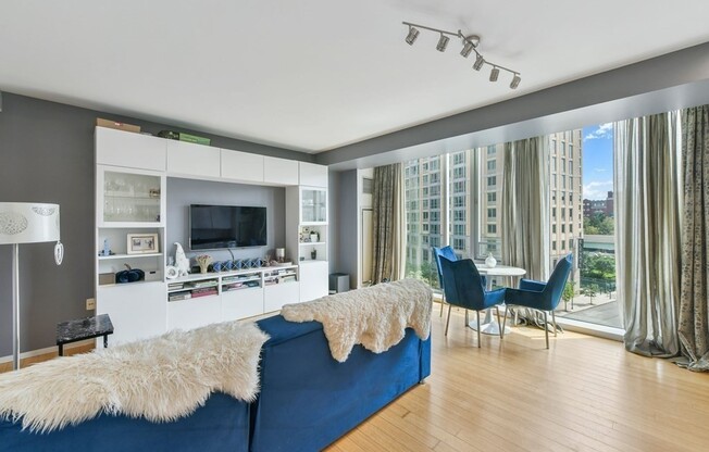 1 bed, 1 bath, 702 sqft, $3,200, Unit 524