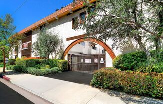 5417 & 5425 Zelzah Avenue
