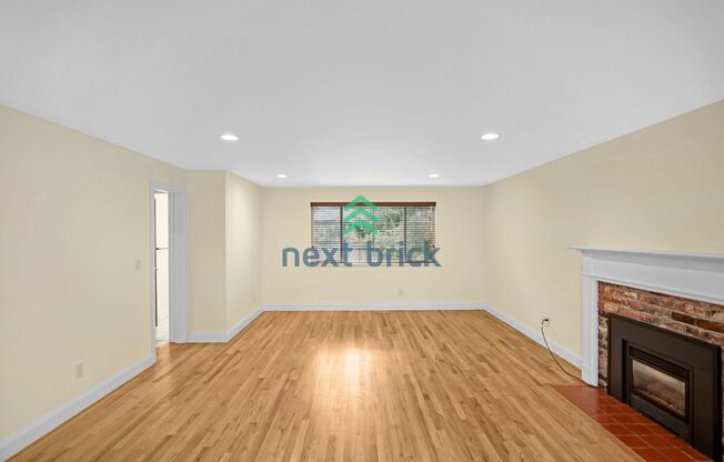 Spacious 5 Bed 2.5 Bath for Rent in Bellevue!