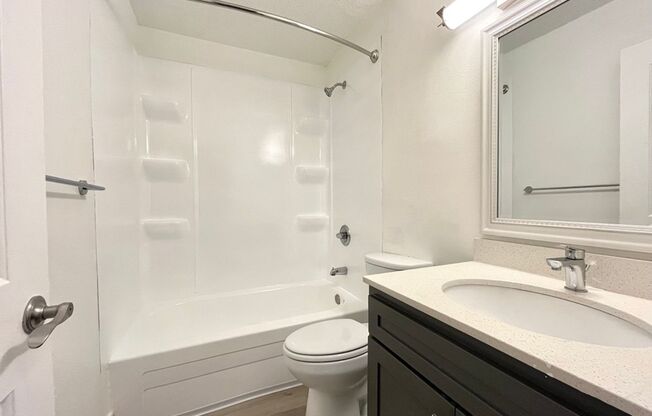 2 beds, 1 bath, 695 sqft, $1,435, Unit 14