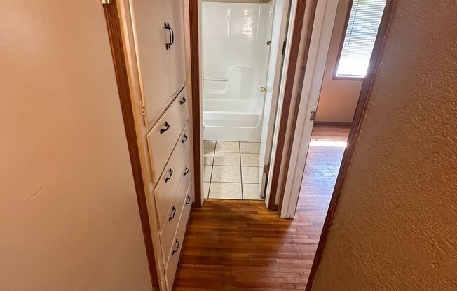 $550 - 1 bed 1 bath Apartment