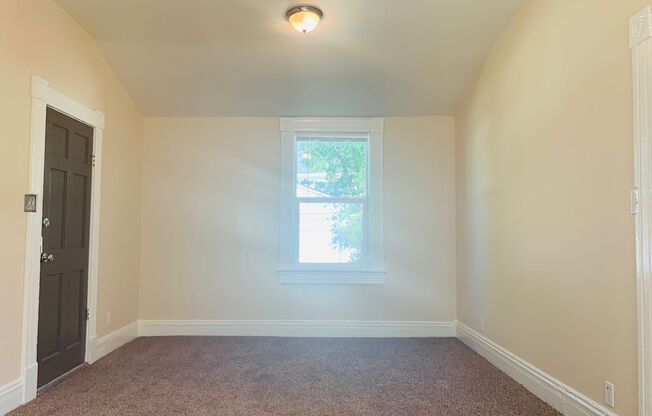 Old World Charm 2 bedroom / 1 bath