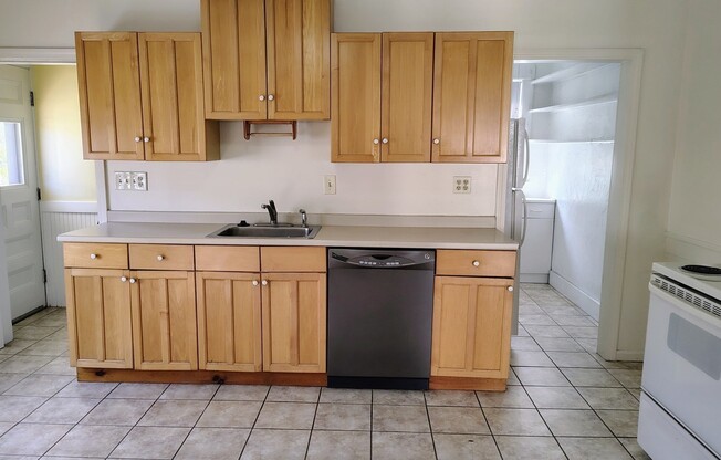 2 beds, 1 bath, 1,000 sqft, $2,200, Unit 68