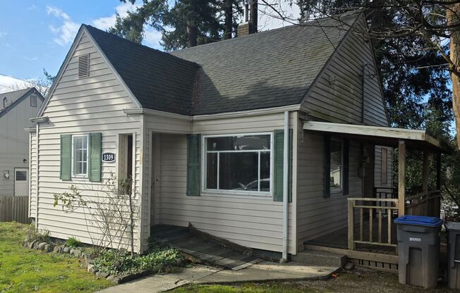 2 bedroom home in West Bremerton