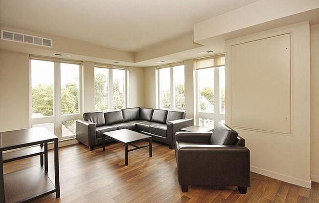 3 beds, 2 baths, 1,050 sqft, $2,500, Unit 205