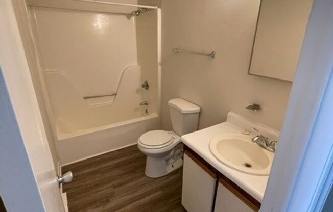 2 beds, 1 bath, 760 sqft, $950, Unit 1002-A Rucker St