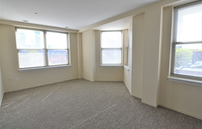 3 beds, 2.5 baths, 1,293 sqft, $6,150, Unit 519
