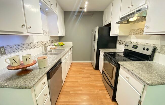 2 beds, 1 bath, $2,595