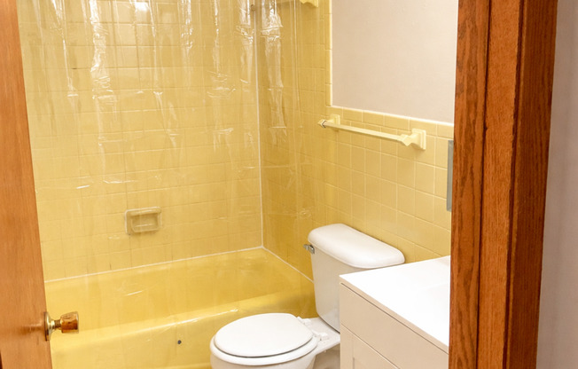 2 beds, 1 bath, 875 sqft, $1,254, Unit 873 - 12