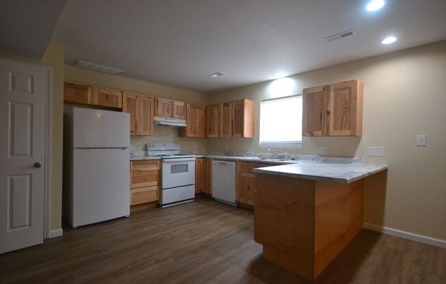 3 beds, 1.5 baths, $995, Unit 513 N Cherry