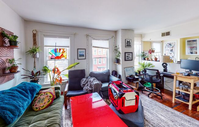 Luxurious Remodeled 1BR Suite with Island Kitchen