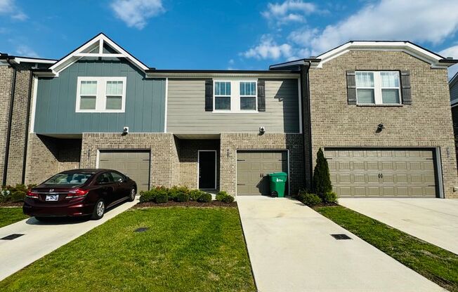 FOR LEASE - 3 bed, 2.5 bath, 1611 sqft townhome!