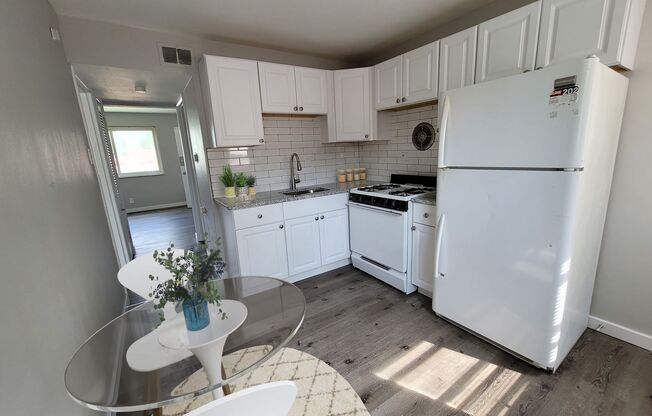 1 bed, 1 bath, 700 sqft, $950, Unit 8718-6