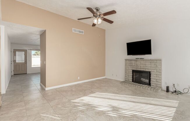 Single Story home with 3 bedrooms and pool!