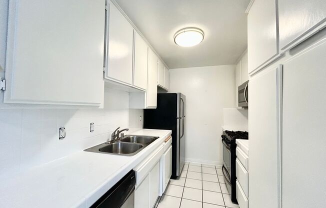 2 beds, 2 baths, $2,795, Unit 207