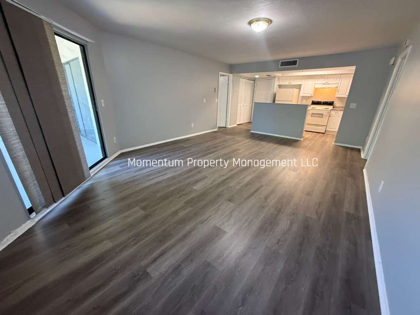 BEAUTIFUL REMODELED 3/2 IN CLEARWATER!! AVAILABLE FOR IMMEDIATE MOVE IN!!