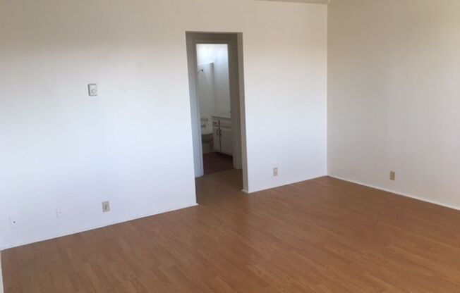 1 bed, 1 bath, $1,995, Unit 05