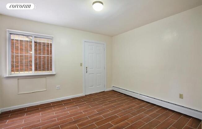 2 beds, 1 bath, $2,600, Unit 1R