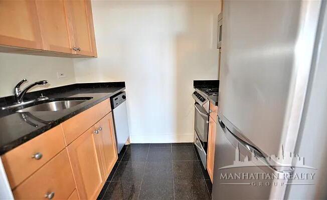 166 2nd Ave