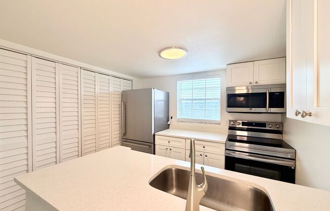 1 bed, 1.5 baths, 778 sqft, $1,445