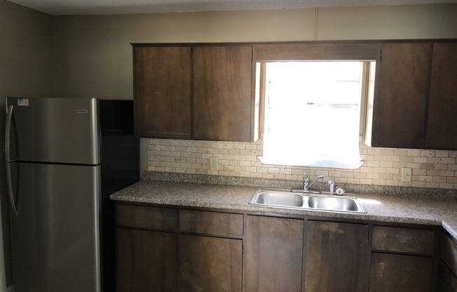 3 beds, 1 bath, $1,300