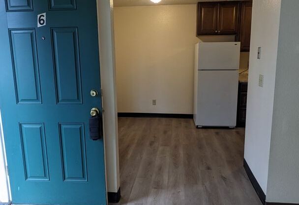 2 beds, 1 bath, 717 sqft, $1,275, Unit 6