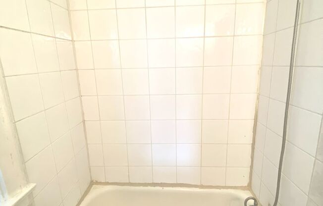 Studio, 1 bath, $725, Unit 25
