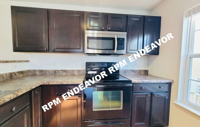 2 beds, 2 baths, $1,300